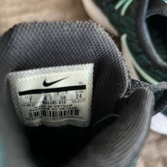 Nike Black and Teal Running Shoes - Picture 4 of 5